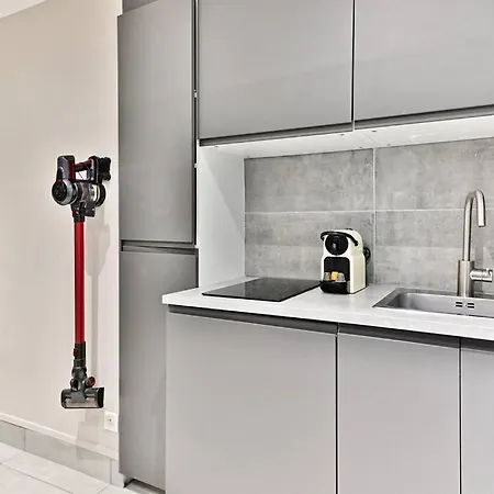 Studio Confortable Au Coeur Du Quartier Sentier Apartment